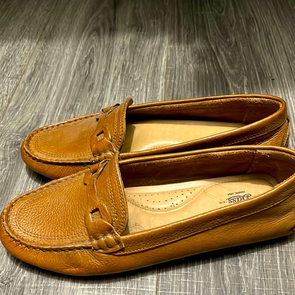 G.H. Bass Loafers size 8. Very lightly worn. Lovely caramel color. No scratches.